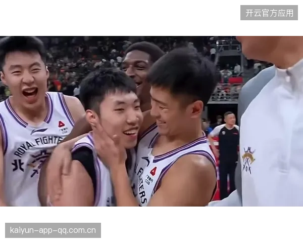 CBA后卫超远三分反绝杀，传奇瞬间震撼全场